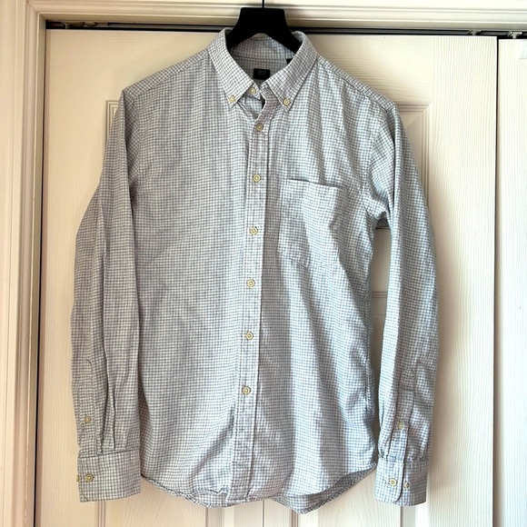 Uniqlo button down shirt. EUC - Picture 2 of 8